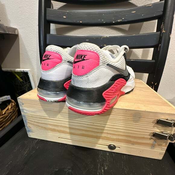 Nike - Picture 4 of 6